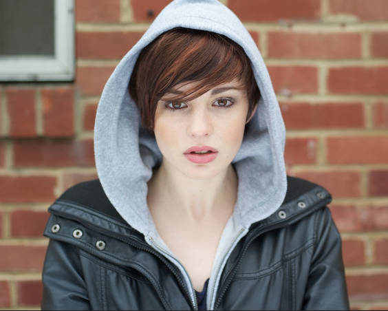 イギリス人「日本人は政策でなくイメージで勝つ。具体例は話すな。ハキハキと答えろ。」