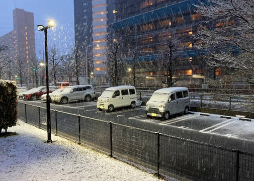 28歳男性教師、勤務する中学校のトイレにカメラを設置し盗撮行為…懲戒免職に