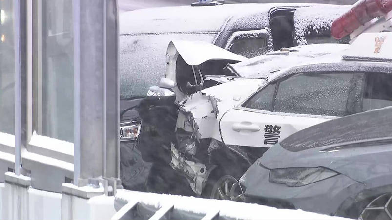 【悲報】東京でランボルギーニが警察官2人を轢き、車を置いて逃走中ｗ