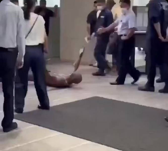 【トップが変われば現場も変わる】日本に到着した難民申請者が、空港で即座にトラブルを起こしました。彼はその日のうちに国外退去となり、一度も外に出ることなく送還されました