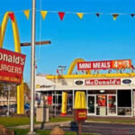 吉野家が一杯2000円のアメリカでマクドナルドが750円のセットで大幅増収。アフォーダブル戦略