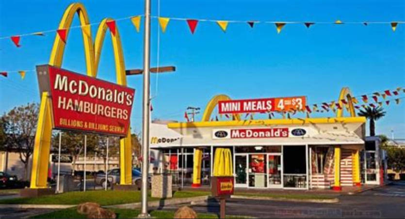 吉野家が一杯2000円のアメリカでマクドナルドが750円のセットで大幅増収。アフォーダブル戦略