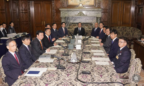 支持率下げてやる通信「与党が委員長ポスト独占を要求してるぞけしからん！」