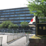 日本の外務省さん「力、威圧による一方的な現状変更を継続してる国がある🫵」