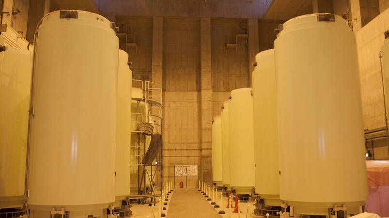 使用済核燃料が放出する放射線で太陽光発電に成功😲