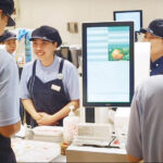 【悲報】モスバーガーさん、ベトナム人を店長にしてしまい炎上🔥大物保守活動家らも非難