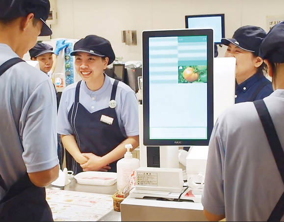 【悲報】モスバーガーさん、ベトナム人を店長にしてしまい炎上🔥大物保守活動家らも非難