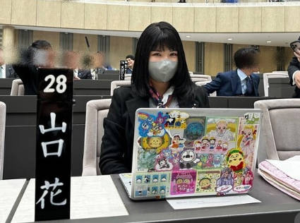 【SNS】女性都議の“シールびっしりノートPC”賛否　本人「配慮に欠けていた」と謝罪