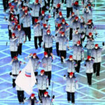 ロシア勢が五輪閉会式で行進