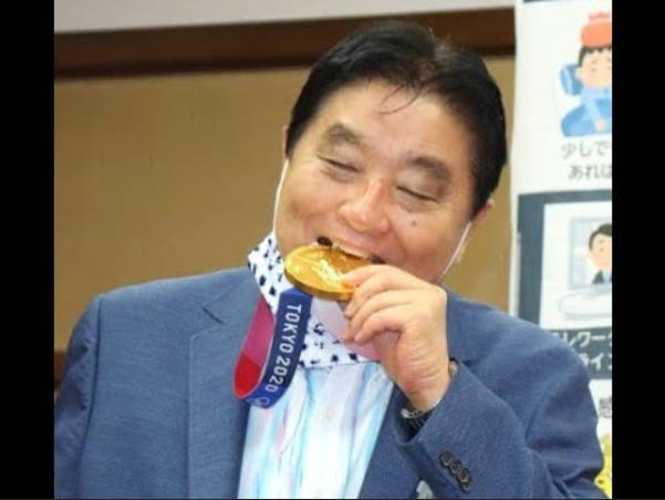 【政治】河村たかし氏、金メダルかじり騒動を回顧「毎日1000通ぐらい…私は傷つきましたよ」