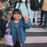 【特定班ヨロ】渋谷のスクランブル交差点で台湾人の子どもがぶつかられて転倒するも、女性は謝罪しないで通りすぎてしまう →→ ネット「これはありえない」「絶対故意だろ」「これは両方に非がある」