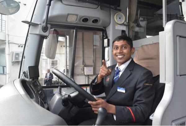 【日本語学び、大型2種取得】特定技能　茨城県初のバス運転手　つくばの会社勤務　スリランカ国籍カービンダさん