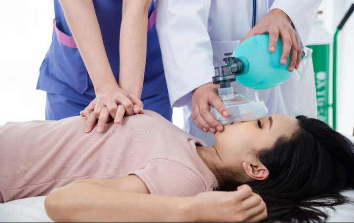 【救急隊、蘇生中止方針が増加】心臓マッサージなどを望まない本人の意思を尊重！241消防本部で文書化