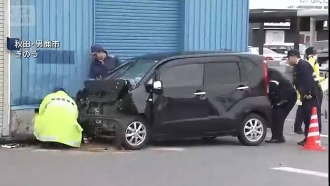 スーパーセンターアマノに車が突っ込み運転していた87歳の男性が死亡