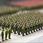 わいわ人　重武装や国民皆兵国を『軍備なし外交強国』と解説