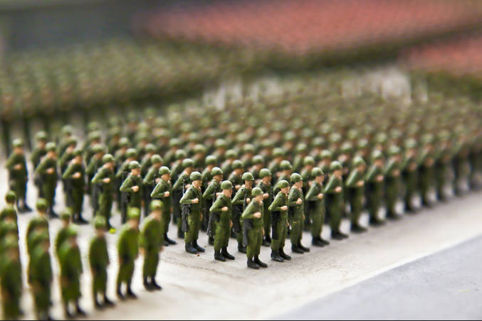 わいわ人　重武装や国民皆兵国を『軍備なし外交強国』と解説