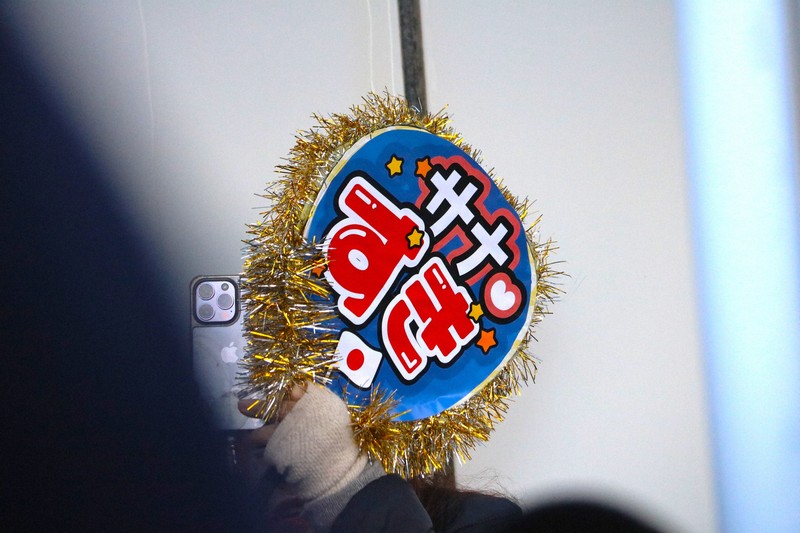 「SNSジャック」した高市首相　「バズる素材」カネで差の危うさも | 毎日新聞