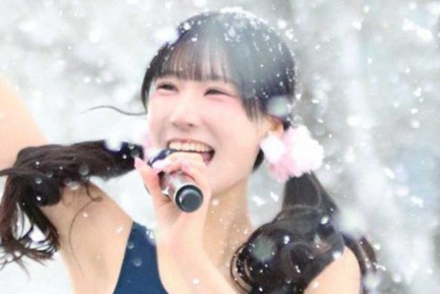 【芸能】さっぽろ雪まつりで現役アイドルが雪降る中「スクール水着姿」でパフォーマンス披露　ネット驚愕