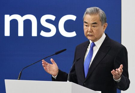 中国の王毅外相、ミュンヘン安全保障会議で日本を重ねて批判。「高市発言は中国の主権侵害」