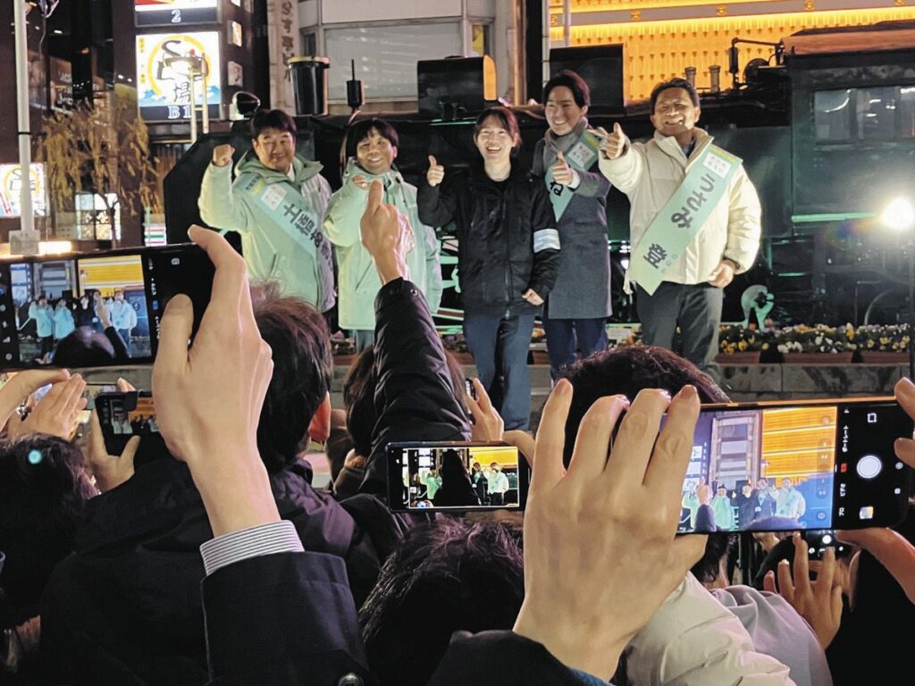 チームみらいの躍進、東京新聞が一面掲載