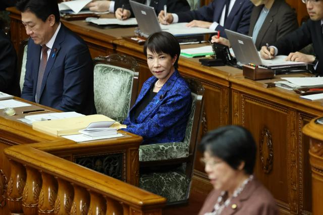 朝日新聞 「カタログギフトの配布、違法でなければよいか」