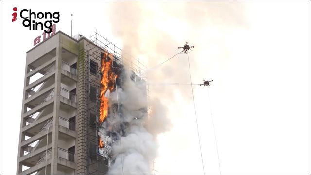 フランス人、中国の超高層ビル火災用ドローンの消火訓練映像を見て感激。　「さすが中国すごい！」