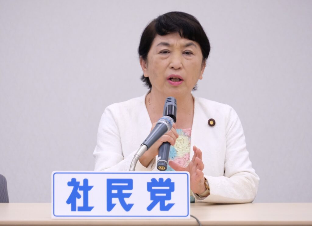 「男が産めるのう〇こだけ」ヘイト集会に参加の社民･福島みずほ党首、記者に問われるもコメントできず