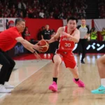 【バスケW杯予選】富永啓生のドリブルを中国監督が止めた！？日中戦のありえない行動にネット騒然「最低でも退場だろ」