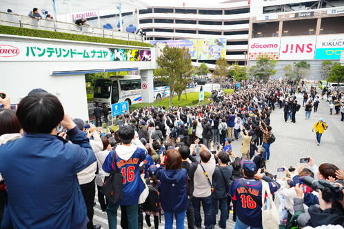 【公式ショップに行列】WBC　“大谷フィーバー”　対中日戦試合前からドーム周辺は人だかり
