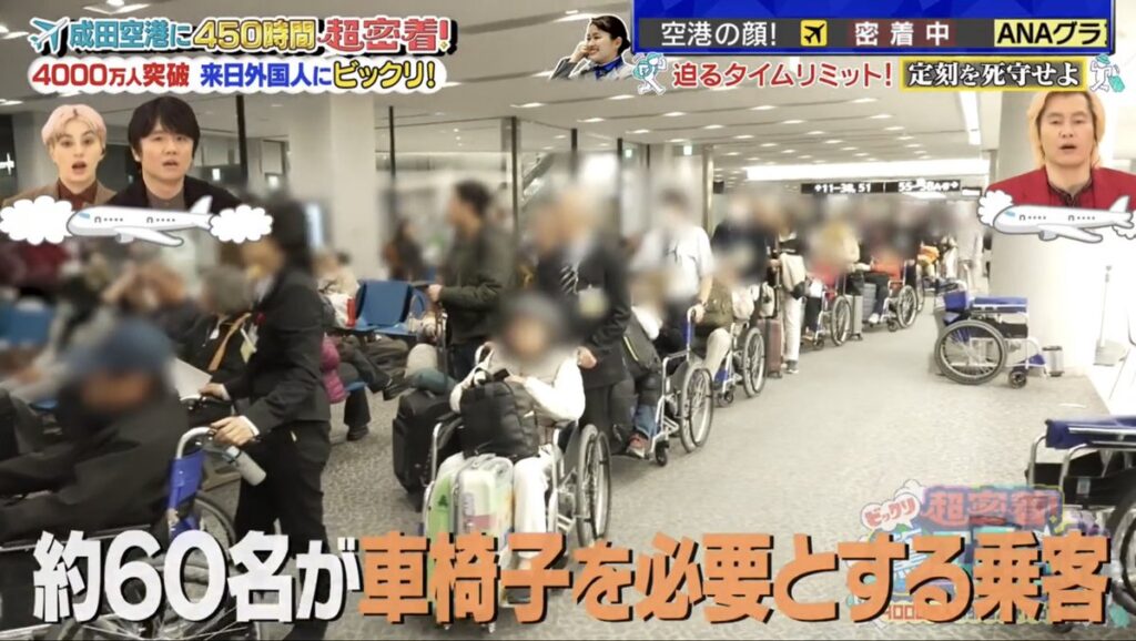 【動画】大量のインド人さん、歩けるのに車椅子に乗って空港で優先搭乗しようとするwwwww