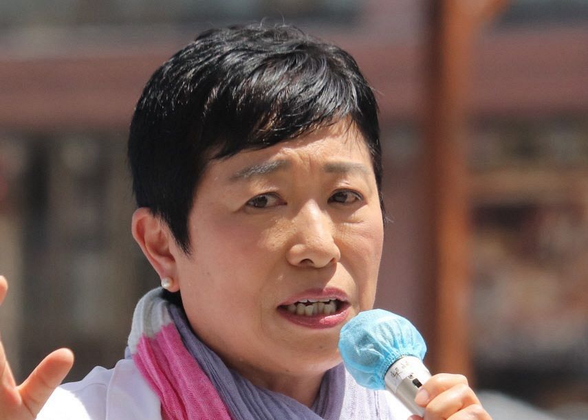 【X】立憲・辻元清美議員、笑顔で”落選引っ越し”お手伝い　議席失った岡田克也元外相の事務所訪れ「本当は涙が出そう」