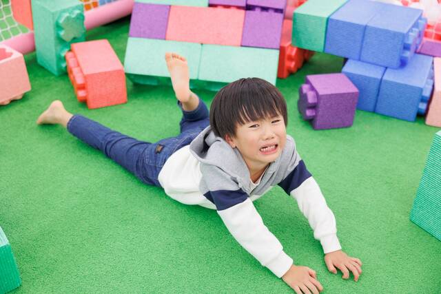 【社会】小1の暴力件数が「10年で10倍」に激増。「先生なんて大嫌い！」ほうきで顔面を殴打…現場を震撼させる“幼稚な暴力”の正体