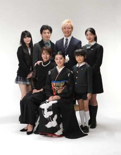 つるの剛士、長女の成人式を祝う“超豪華・家族ショット”を公開！15年ぶりに集結した「理想のファミリー」に涙の嵐