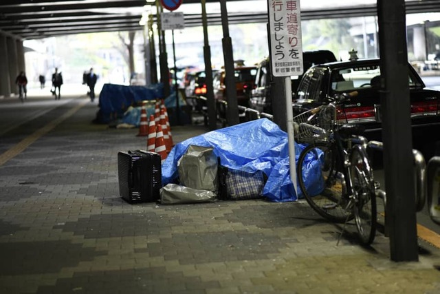 【社会】月15万払えても家が借りれない…収入があってもネカフェを抜け出せない「見えないホームレス」の絶望