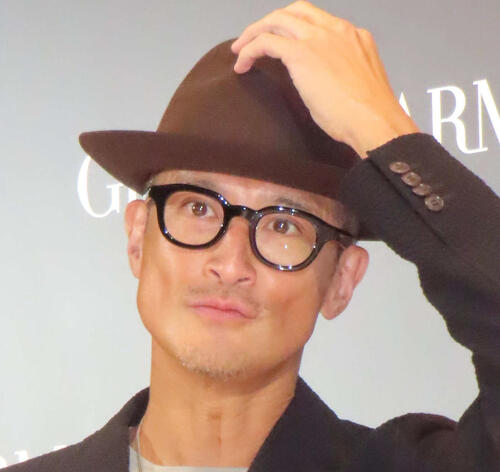 【芸能】松岡昌宏「かなりセクハラだね」  当時19歳・剛力彩芽が「膝の上に座って写真を」「だとすれば…」