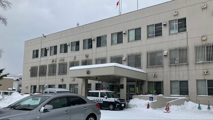 未明のメガネ店で警備システム作動⇒警察が駆けつけると、酒に酔った自称20歳の大学生が…「寒くて困っていたため中に入った」札幌市北区