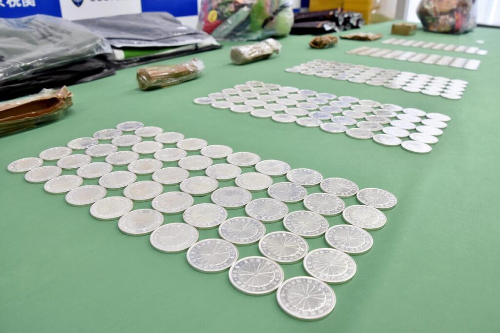 偽造一万円銀貨を密輸　中国人の会社役員を再逮捕　総数は千枚以上か？