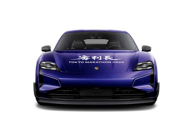 「何この車」　東京マラソンで映るポルシェに…書かれた日本語が話題「圧スゴイ」「煽られたら…」