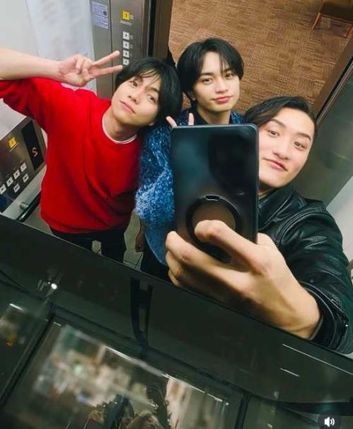 中島健人・重岡大毅 ・岩本照の仲良し3ショット公開 “けんしげひー”特番にファン歓喜「可愛いが詰まりすぎ」