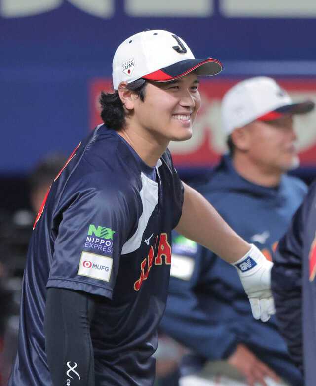 【野球】大谷翔平、新幹線で大阪へ移動　名古屋駅にファン約300人が殺到で大パニック！　警察出動で「絶対に押さないで！」と怒号