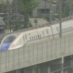 「乗客に蹴られた」北陸新幹線 “つるぎ” 車掌から通報　警察対応38分の遅れ　240人に影響
