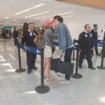 ハーマイオニーことエマ・ワトソンさん、大富豪御曹司と空港でキス　ちょっと横に…