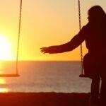 4月から”独身税”開始で手取り減! 年収500万円なら「スタバ10回分」を奪われる独身者の怒り