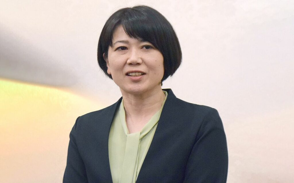 《ラブホ密会》小川晶市長が再選の6日後に…高級ホテルへお忍びで会いに行った“高身長イケメン男性”の正体