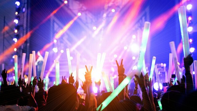 【トレンド】60代の半数以上がハマる“推し活”の今　年金は「孫への小遣い」より「Snow Man」に