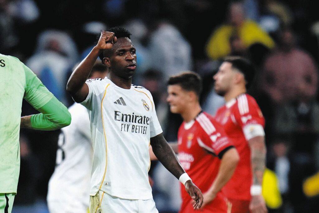 サッカー界に『ビニシウス法』が誕生、ユニホームなどで口覆い差別用語を…スペイン紙「サッカーに人種差別主義者の居場所はない」