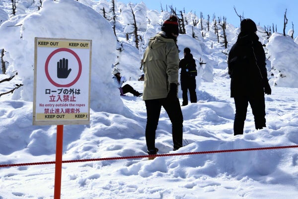 【蔵王連峰】樹氷見学の観光客、立ち入り禁止エリアで写真撮影したり滑って遊んだり…困り果てる担当者「強制的に連れ戻せない」