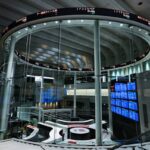 イラン攻撃、市場は「株安・円安」先行か　原油急騰なら日本株の重荷に