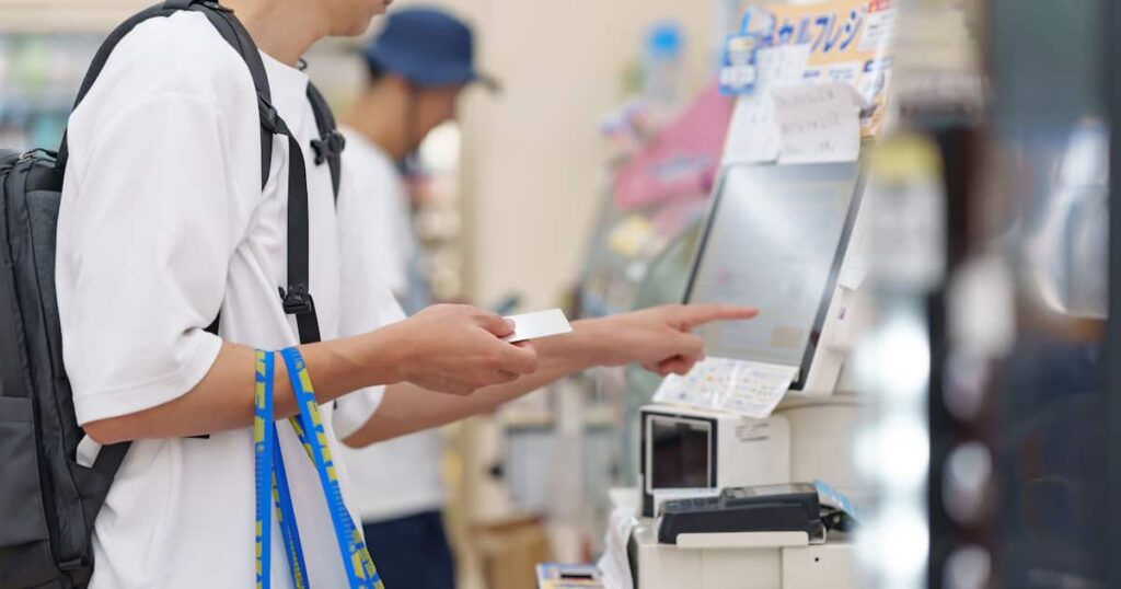 「コンビニのセルフレジ論争」に大きな注目　ローソン、セブン、ファミマ…三者三様に