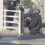 【広島】福山市立てこもり　警察が突入　倒れている男を発見